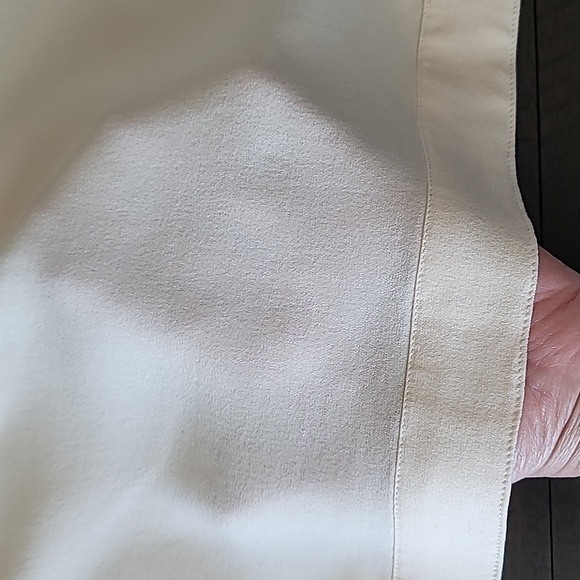 CHANEL 100% silk top CC buttons on the back size 40 - Picture 12 of 12